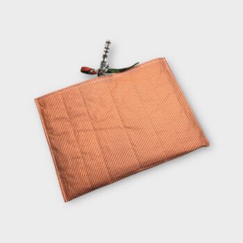 Housse à tablettes fleurie sixties, étui matelassé pour livres, fait main, création originale pièce unique, tissu vintage 1960s revalorisé. Verso, doublure et matelassage.