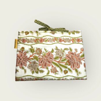 Pochette matelassée en coton chintz, housse à livres et tablettes, création originale pièce unique, tissu vintage Romanex de Boussac 1972. Recto face B.