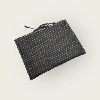 Etui matelassé en coton chintz, housse à livres et tablettes, création originale pièce unique, tissu vintage Romanex de Boussac. Taille S2, verso, doublure et matelassage.