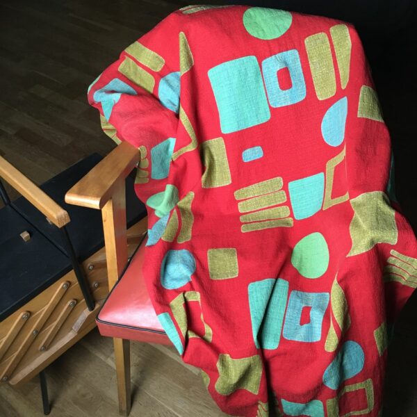 La tissuthèque, catalogue de tissus vintage disponibles pour vos commandes spécifiques, avec leurs associations recto et verso / doublure.