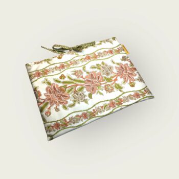 Pochette matelassée en tissu vintage de 1972, housse à livres et tablettes, création originale pièce unique, toile ancienne Romanex de Boussac. Taille S2. Recto face A.