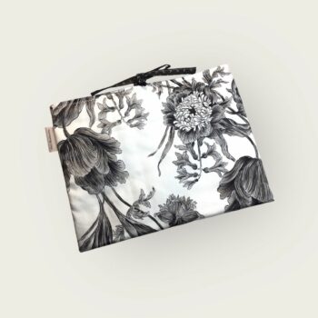 Etui matelassé en coton chintz, housse à livres et tablettes, création originale pièce unique, tissu vintage Romanex de Boussac. Taille S2, exemplaire 1, recto face B.