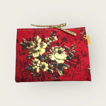 Housse à livres fleurie rouge, étui matelassé pour tablettes, création originale pièce unique, tissu vintage des années 1940s 1950s revalorisé. Format S1, recto face A.