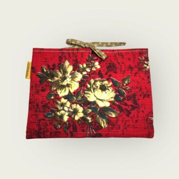 Housse à livres fleurie rouge, étui matelassé pour tablettes, création originale pièce unique, tissu vintage des années 1940s 1950s revalorisé. Format S1, recto face B.