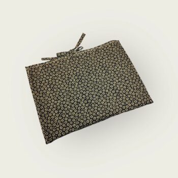 Pochette à livres matelassée beige, étui pour tablettes, fait main, création originale pièce unique, tissu vintage revalorisé Marignan années 1960s. Taille S2 verso, doublure et matelassage.