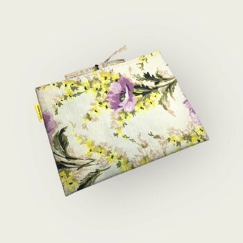 Etui matelassé fleuri champêtre, housse à livres et tablettes, création originale pièce unique, tissu vintage des années 1940s 1950s revalorisé. Taille S2, recto face B.
