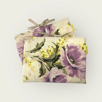 Housse matelassée fleurie champêtre, poche à livres et tablettes, création originale pièce unique, tissu vintage des années 1940s 1950s revalorisé. Taille S1.