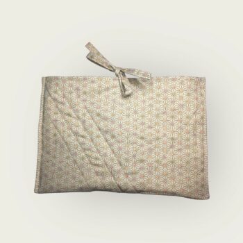 Housse matelassée fleurie champêtre, poche à livres et tablettes, création originale pièce unique, tissu vintage des années 1940s 1950s revalorisé. Taille S1. Verso, doublure et matelassage.