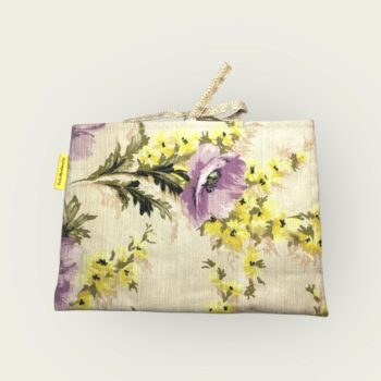 Housse matelassée fleurie champêtre, poche à livres et tablettes, création originale pièce unique, tissu vintage des années 1940s 1950s revalorisé. Taille S1 exemplaire 2. Recto face B.