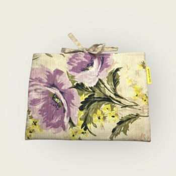 Housse matelassée fleurie champêtre, poche à livres et tablettes, création originale pièce unique, tissu vintage des années 1940s 1950s revalorisé. Taille S1 exemplaire 2. Recto face A.