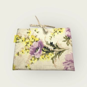 Housse matelassée fleurie champêtre, poche à livres et tablettes, création originale pièce unique, tissu vintage des années 1940s 1950s revalorisé. Taille S1 exemplaire 1. Recto face B.