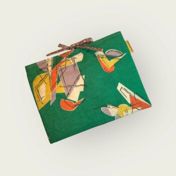 Housse à livres en tissu vintage 1950s, étui matelassé pour tablettes, pochette faite main, création originale pièce unique, toile ancienne revalorisée. Recto face A.