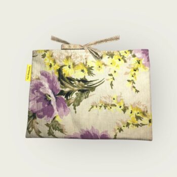 Housse matelassée fleurie champêtre, poche à livres et tablettes, création originale pièce unique, tissu vintage des années 1940s 1950s revalorisé. Taille S1 exemplaire 3. Recto face B.