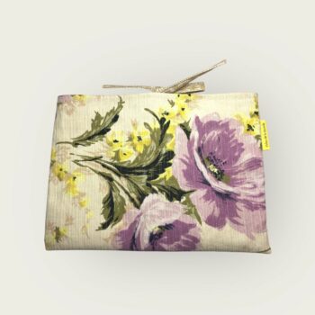 Housse matelassée fleurie champêtre, poche à livres et tablettes, création originale pièce unique, tissu vintage des années 1940s 1950s revalorisé. Taille S1 exemplaire 3. Recto face A.