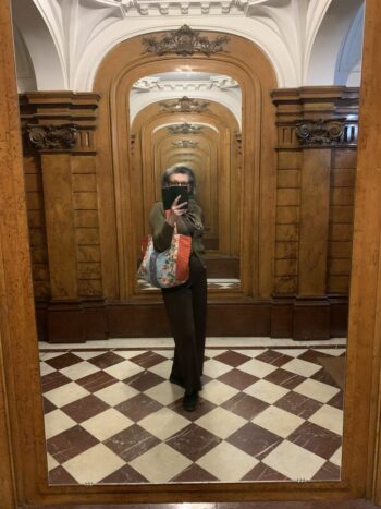 Le sac Romy porté par la créatrice des Cabas de la Grande