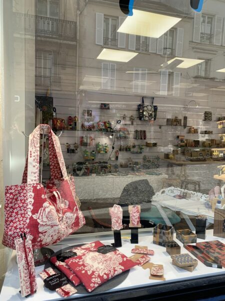 Pop-up store rue Lepic à Montmartre janvier 2026. Où acheter local des créations originales et du fait main à Paris.