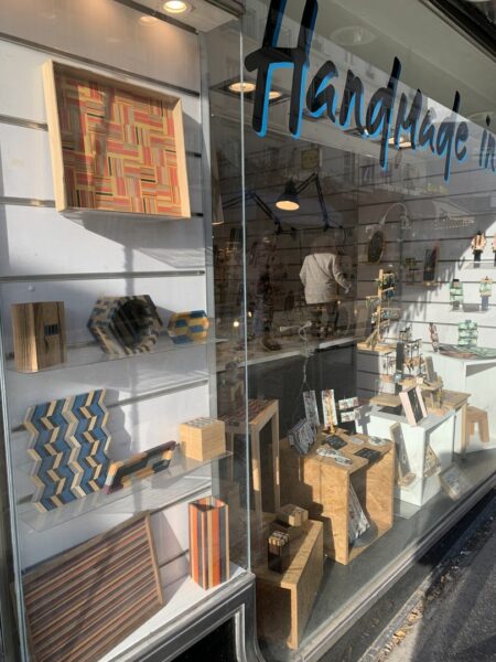 Pop-up store rue Lepic à Montmartre janvier 2026. Où acheter local des créations originales et du fait main à Paris.