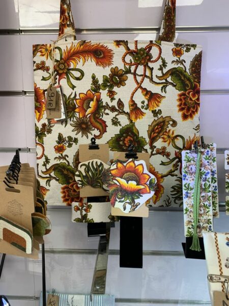 Pop-up store rue Lepic à Montmartre janvier 2026. Où acheter local des créations originales et du fait main à Paris.