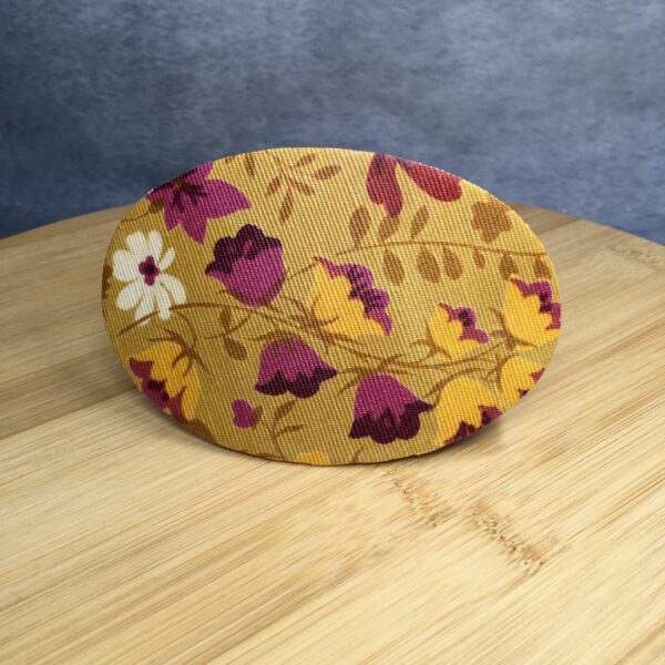Barrette à cheveux, parure de tête, réalisée dans le tissu vintage Lisette de l'éditeur Romanex de Boussac, un métrage neuf d'époque datant de 1967. Faite main à Paris, pièce unique. Exemplaire 2.