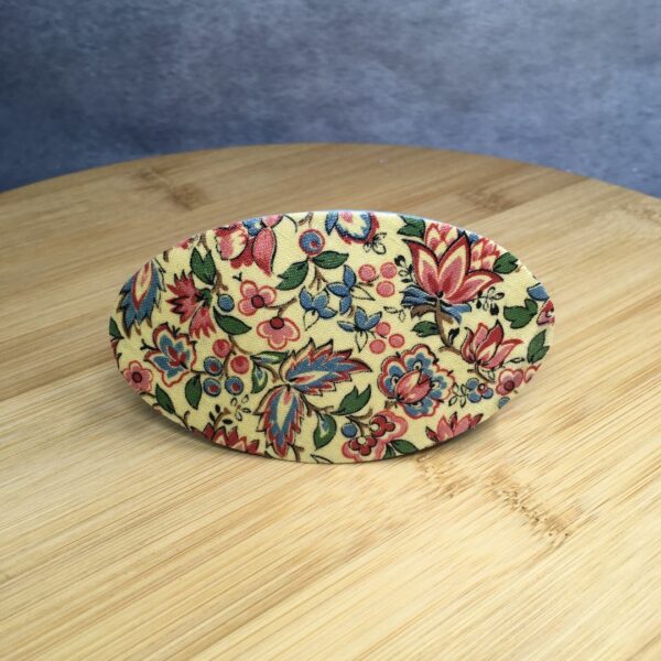 Barrette à cheveux, parure de tête, réalisée dans une indienne en coton, un tissu ancien datant vraisemblablement des années 1920s ou 1930s. Faite main à Paris, pièce unique. Exemplaire 3.