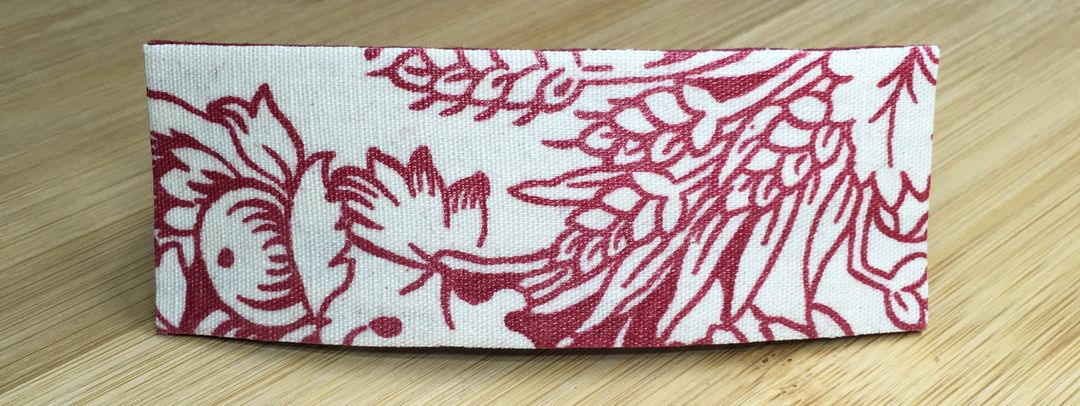 Barrette à cheveux, parure de tête, réalisée dans le tissu vintage Beaucaire de l'éditeur Romanex de Boussac, un métrage neuf d'époque datant de 1967. Faite main à Paris, pièce unique. Exemplaire 6.