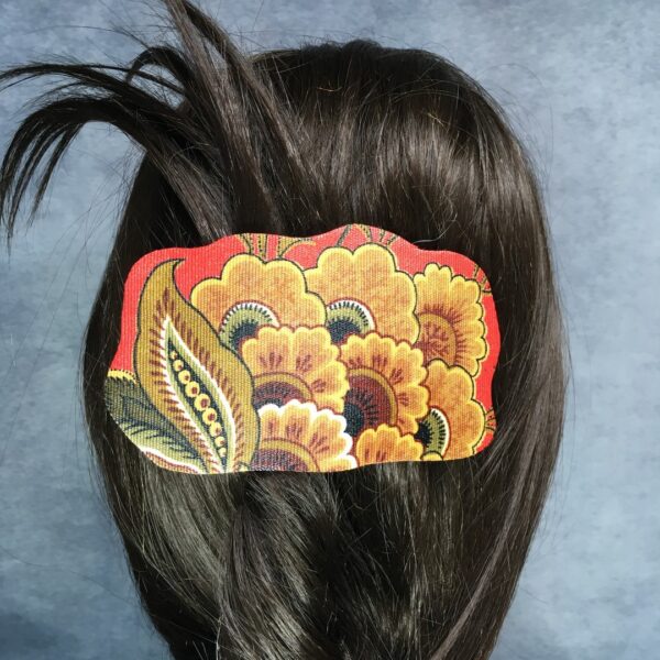 Barrette à cheveux, parure de tête, réalisée dans le tissu vintage Balkis de l'éditeur Romanex de Boussac, un ancien rideau datant de 1967. Faite main à Paris, pièce unique. Exemplaire 8.