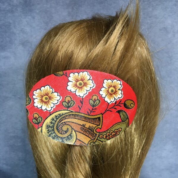Barrette à cheveux, parure de tête, réalisée dans le tissu vintage Balkis de l'éditeur Romanex de Boussac, un ancien rideau datant de 1967. Faite main à Paris, pièce unique. Exemplaire 6.
