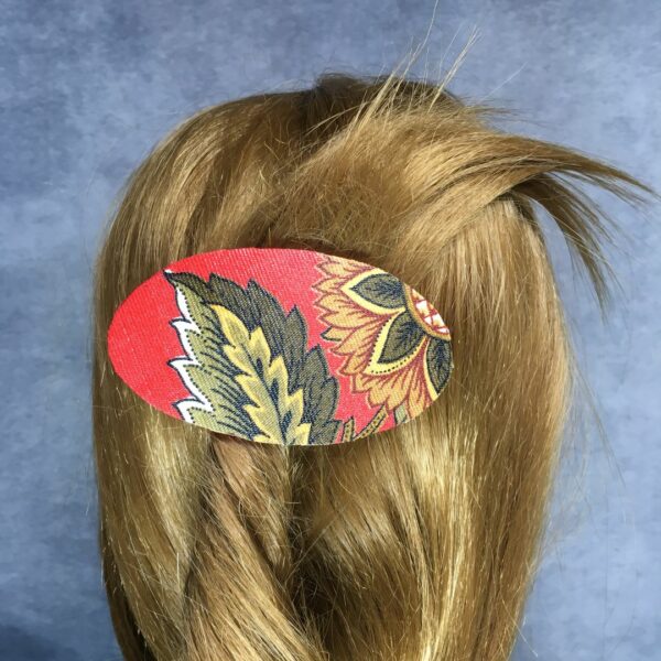 Barrette à cheveux, parure de tête, réalisée dans le tissu vintage Balkis de l'éditeur Romanex de Boussac, un ancien rideau datant de 1967. Faite main à Paris, pièce unique. Exemplaire 2.