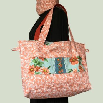 Cabas XXL terracotta rouille, grand sac de plage fleuri en tissu vintage 1950s. Fourre-tout réversible, accessoire d'inspiration rétro, fait main en France. Exemplaire 1, doublure et poche.