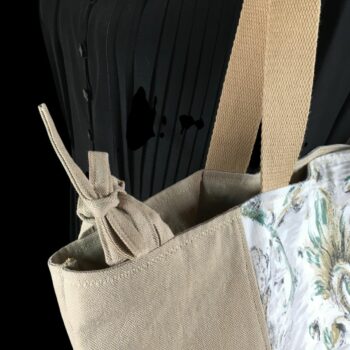 Grand sac de plage beige, cabas en toile vintage. Exemplaire 2, recto, liens d'attache.