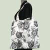 Sac vintage floral gris, imprimé fleuri noir et blanc, fait main à Paris. Fourre-tout réversible en coton chintz, accessoire d'inspiration rétro seventies. Exemplaire 1, recto face A.