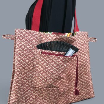 Sac en toile de lin vintage à imprimé fleuri. Exemplaire 1, verso et poches, patte d'attache.