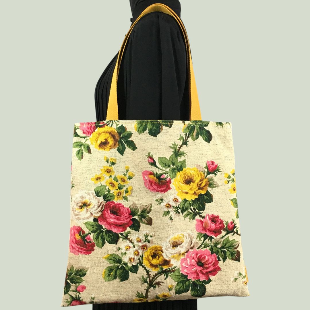 Sac fleuri en laine et lin, fait main en France. Fourre-tout réversible en tissu vintage revalorisé, accessoire d'inspiration rétro. Exemplaire 2. Recto face A.