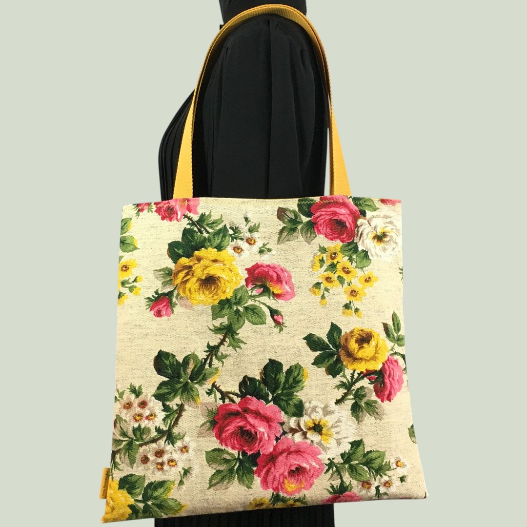 Sac fleuri en laine et lin, fait main en France. Fourre-tout réversible en tissu vintage revalorisé, accessoire d'inspiration rétro. Exemplaire 2. Recto face B.
