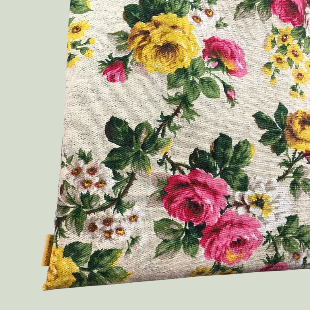 Sac fleuri en laine et lin, fait main en France. Fourre-tout réversible en tissu vintage revalorisé, accessoire d'inspiration rétro. Exemplaire 2. Recto face B, détails.