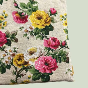 Sac fleuri en laine et lin, fait main en France. Fourre-tout réversible en tissu vintage revalorisé, accessoire d'inspiration rétro. Exemplaire 2. Recto face A, détails.