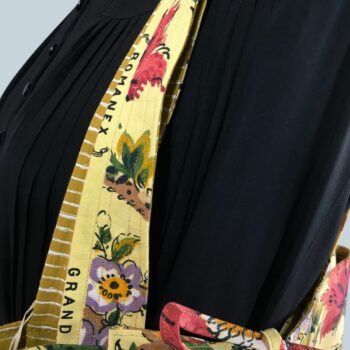 Sac rétro et estival d'inspiration provençale, fait main en France. Sac fourre-tout réversible en tissu vintage revalorisé. Exemplaire 3. Détail des anses.