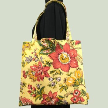 Sac rétro et estival d'inspiration provençale, fait main en France. Sac fourre-tout réversible en tissu vintage revalorisé. Exemplaire 1. Recto face A.