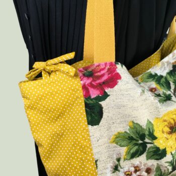 Cabas fleuri en laine et lin, fait main en France. Fourre-tout réversible en tissu vintage revalorisé, accessoire d'inspiration rétro. Recto, détails, lien à nouer.