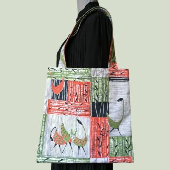 Sac shopping doublé réversible pour femme en tissu vintage 1950s imprimé d'inspiration africaine Bamako par Romanex de Boussac 1958, face A.