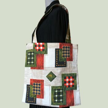 Sac en toile tote bag carré, tissu vintage 1950s 1960s en coton texturé Baltimore de la maison Beldecor, doublure Clématite de l'éditeur français Safeco, recto face A.