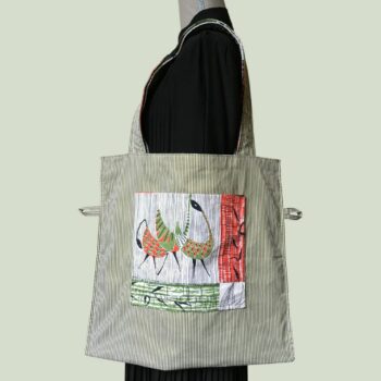 Sac shopping doublé réversible pour femme en tissu vintage 1950s imprimé d'inspiration africaine Bamako par Romanex de Boussac 1958, recto et poche.