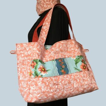 Cabas XXL terracotta rouille, grand sac de plage fleuri en tissu vintage 1950s. Fourre-tout réversible, accessoire d'inspiration rétro, fait main en France. Exemplaire 2, doublure et poche.
