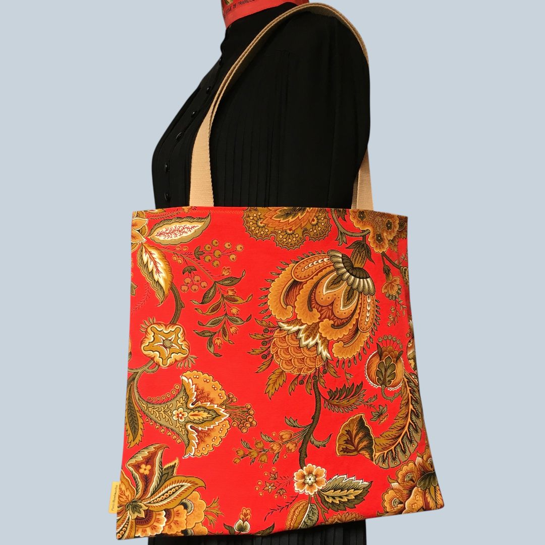 Sac vintage en toile rouge, imprimé baroque, Balkis par Laurent Stève 1967. Exemplaire 3, recto face B.