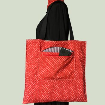 Totebag en tissu vintage baroque, cabas avec dessin de coq. Fourre-tout réversible en toile d'ameublement revalorisée, création originale, fait main. Verso, doublure et poche intérieure zippée, détails.