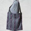 Totebag en tissu d'ameublement vintage revalorisé.