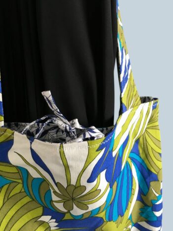 Totebag flower power de style tropical, fait main en France. Sac fourre-tout réversible en tissu vintage revalorisé, accessoire d'inspiration rétro sixties. Exemplaire 2, recto face A.