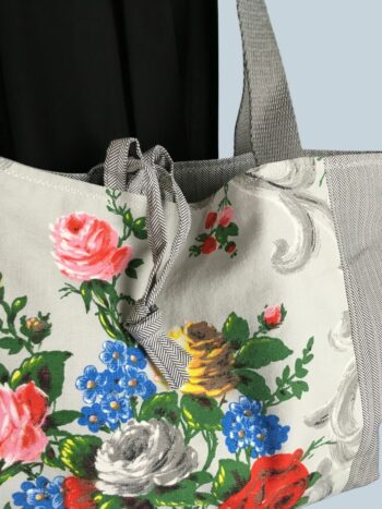 Sac cabas shabby chic, de style romantique baroque. Fourre-tout réversible en tissu vintage revalorisé, création originale. Exemplaire 4, recto face A.