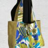 Sac en toile de style flower power sixties, inspiration végétale tropicale. Fourre-tout réversible en tissu vintage revalorisé, création originale. Exemplaire 1, recto face A.