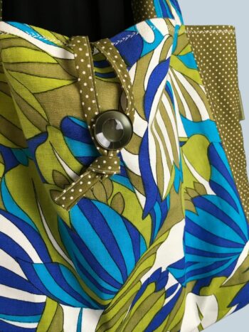 Sac en toile de style flower power sixties, inspiration végétale tropicale. Fourre-tout réversible en tissu vintage revalorisé, création originale. Exemplaire 2, recto face A, détails et bouton vintage.